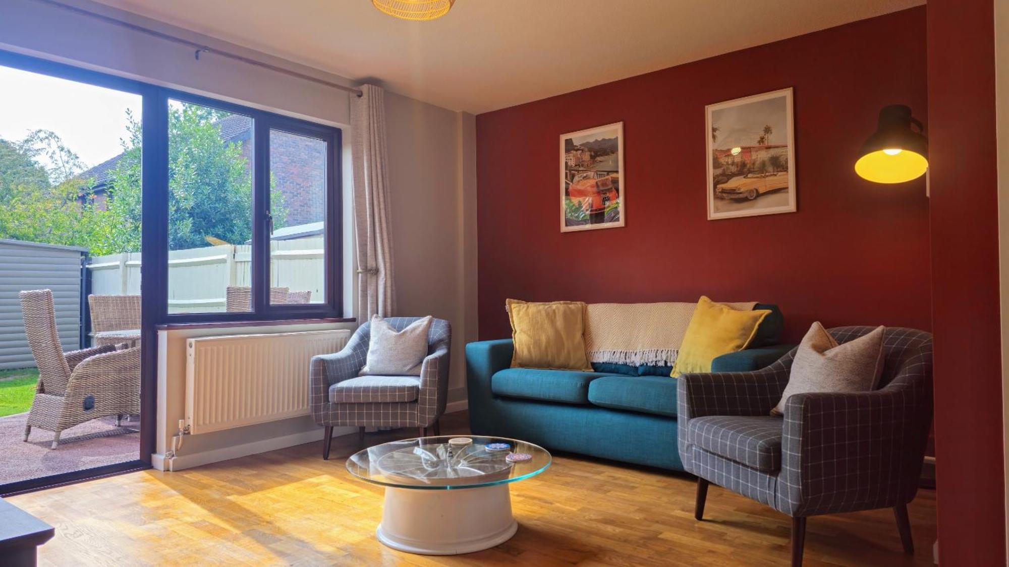 Grassmere - 3 Bed House With Private Garden Horley Esterno foto